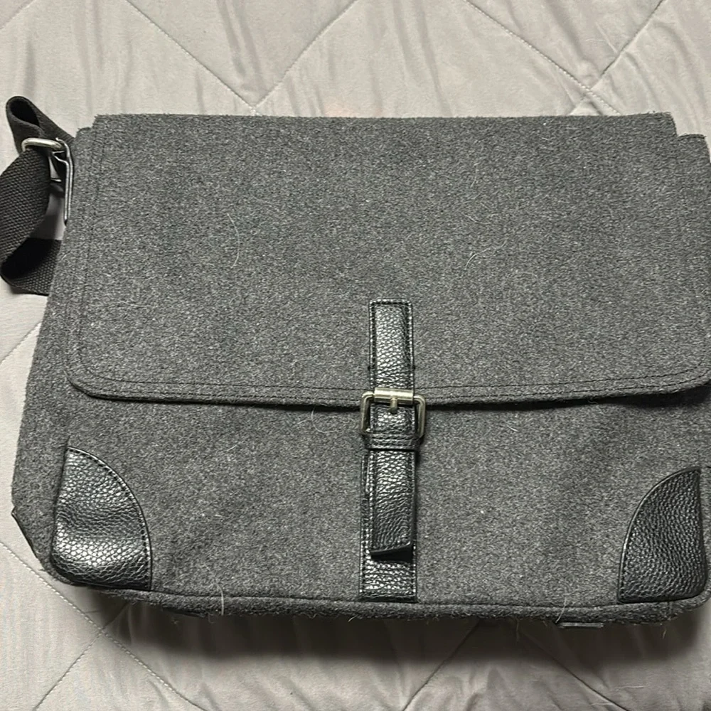 POTTERY BARN GRAY ESSEX FELT MESSENGER BACKPACK BAG